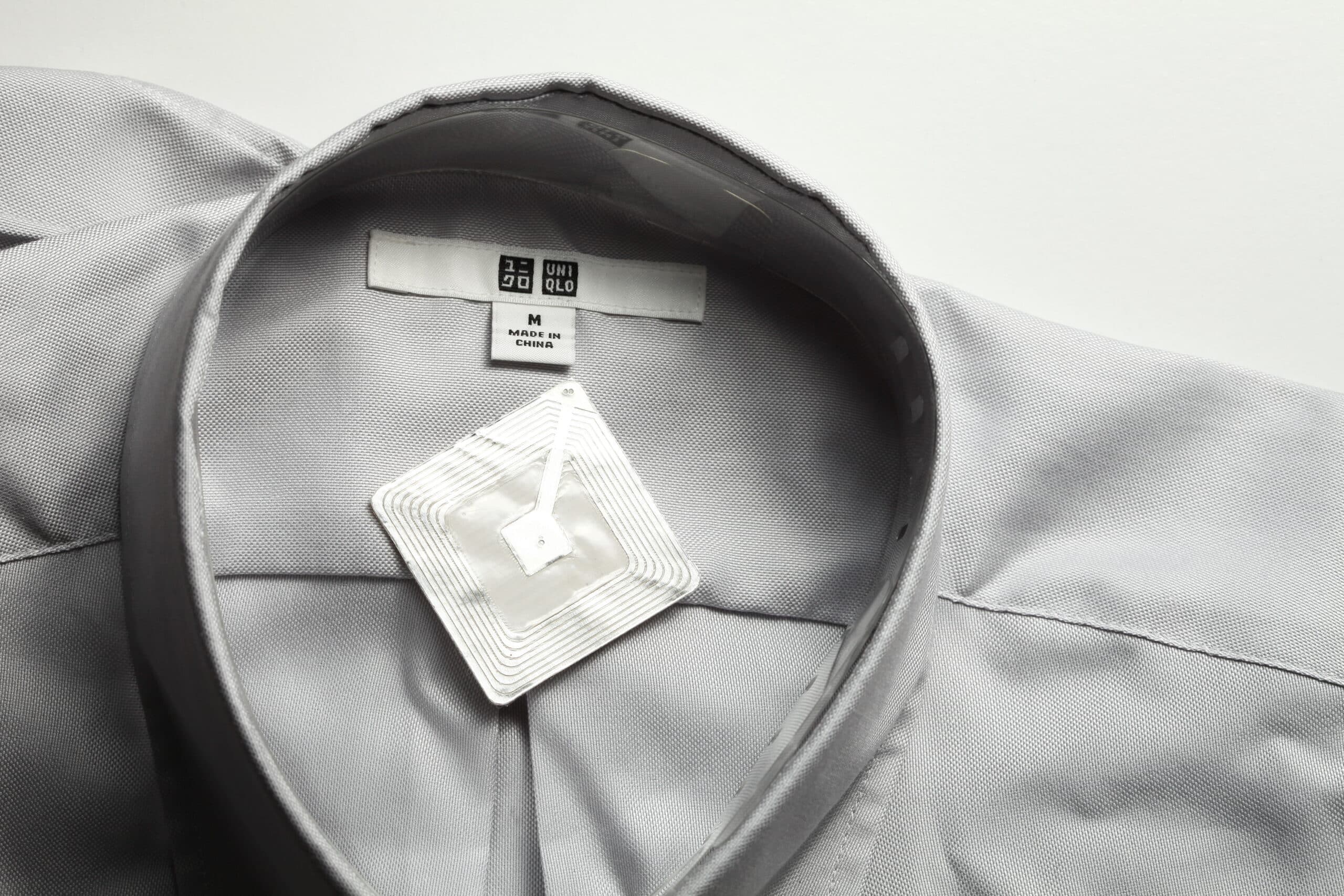 Men's shirt from Uniqlo with RFID tag